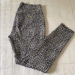 Michael Kors black and white pull on pant.